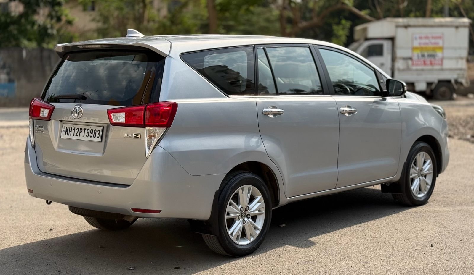 Innova Crysta 